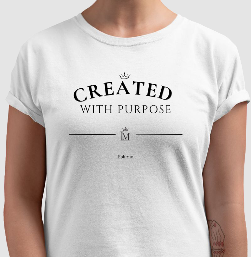 Camiseta branca Lemuel Mieli com a frase Created With Purpose